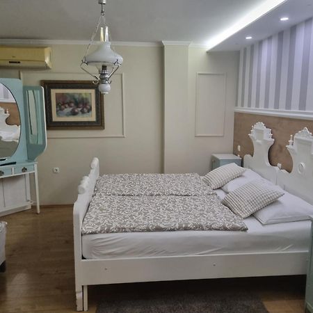 Villa Lucia - Apartments&Rooms Slavonski Brod Buitenkant foto