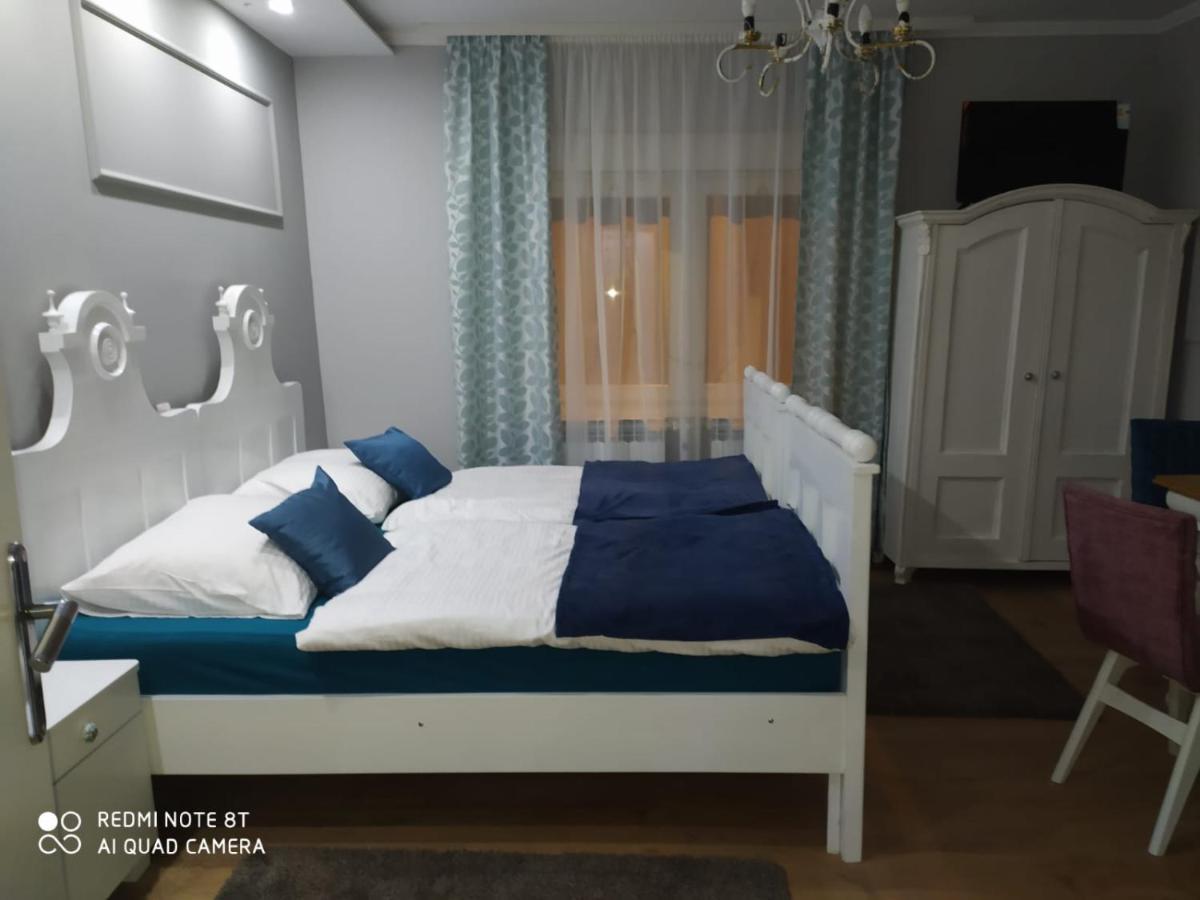 Villa Lucia - Apartments&Rooms Slavonski Brod Buitenkant foto