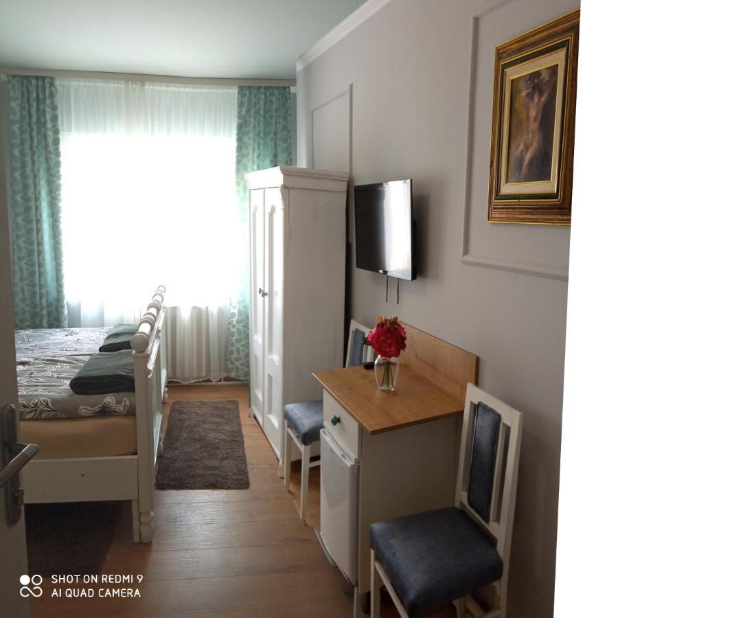 Villa Lucia - Apartments&Rooms Slavonski Brod Buitenkant foto