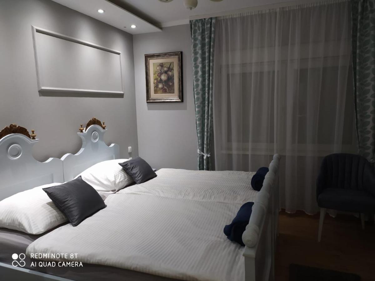 Villa Lucia - Apartments&Rooms Slavonski Brod Buitenkant foto