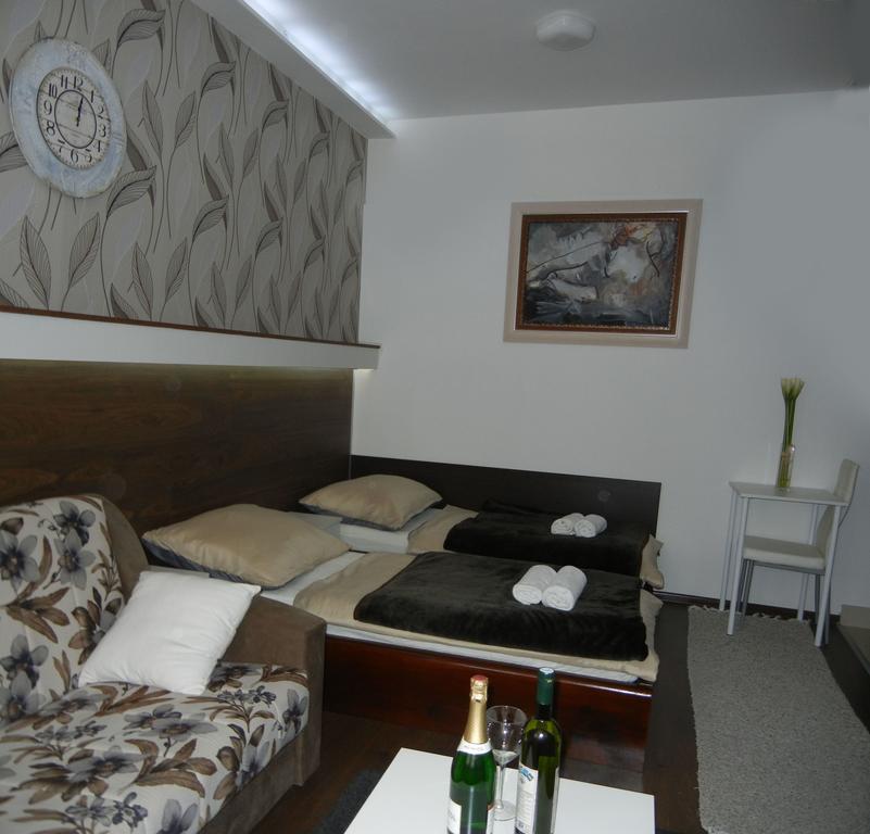 Villa Lucia - Apartments&Rooms Slavonski Brod Buitenkant foto