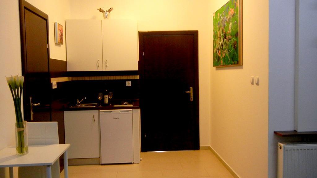 Villa Lucia - Apartments&Rooms Slavonski Brod Buitenkant foto