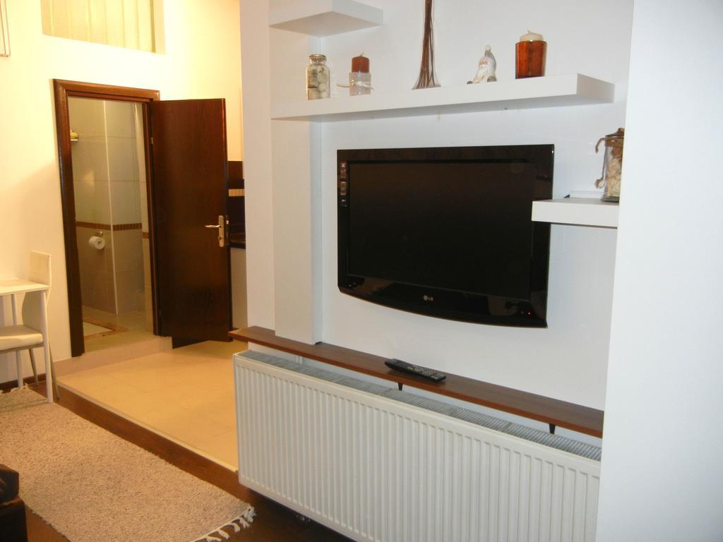Villa Lucia - Apartments&Rooms Slavonski Brod Buitenkant foto