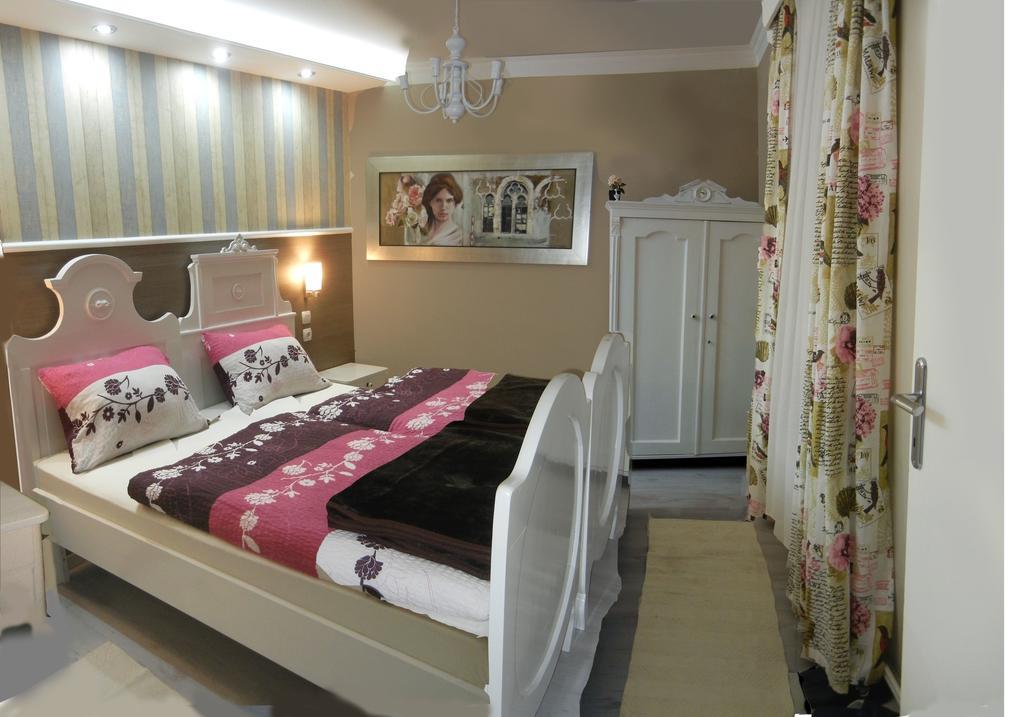 Villa Lucia - Apartments&Rooms Slavonski Brod Buitenkant foto