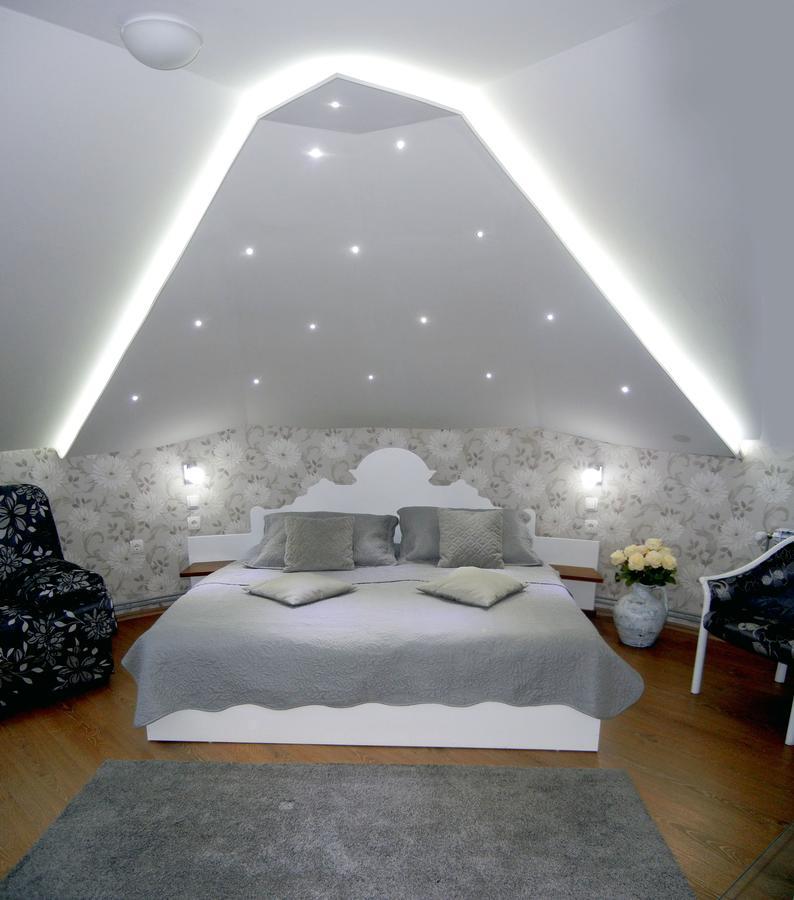 Villa Lucia - Apartments&Rooms Slavonski Brod Buitenkant foto