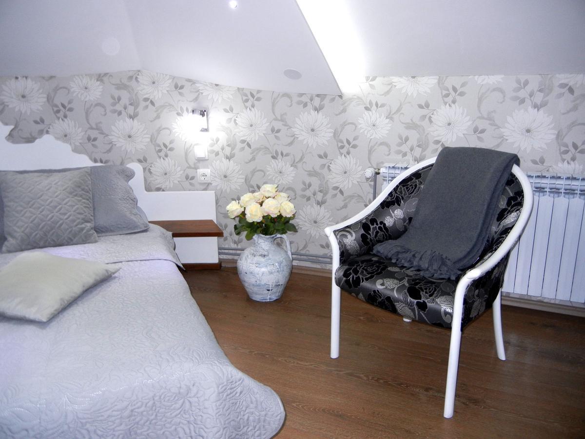 Villa Lucia - Apartments&Rooms Slavonski Brod Buitenkant foto