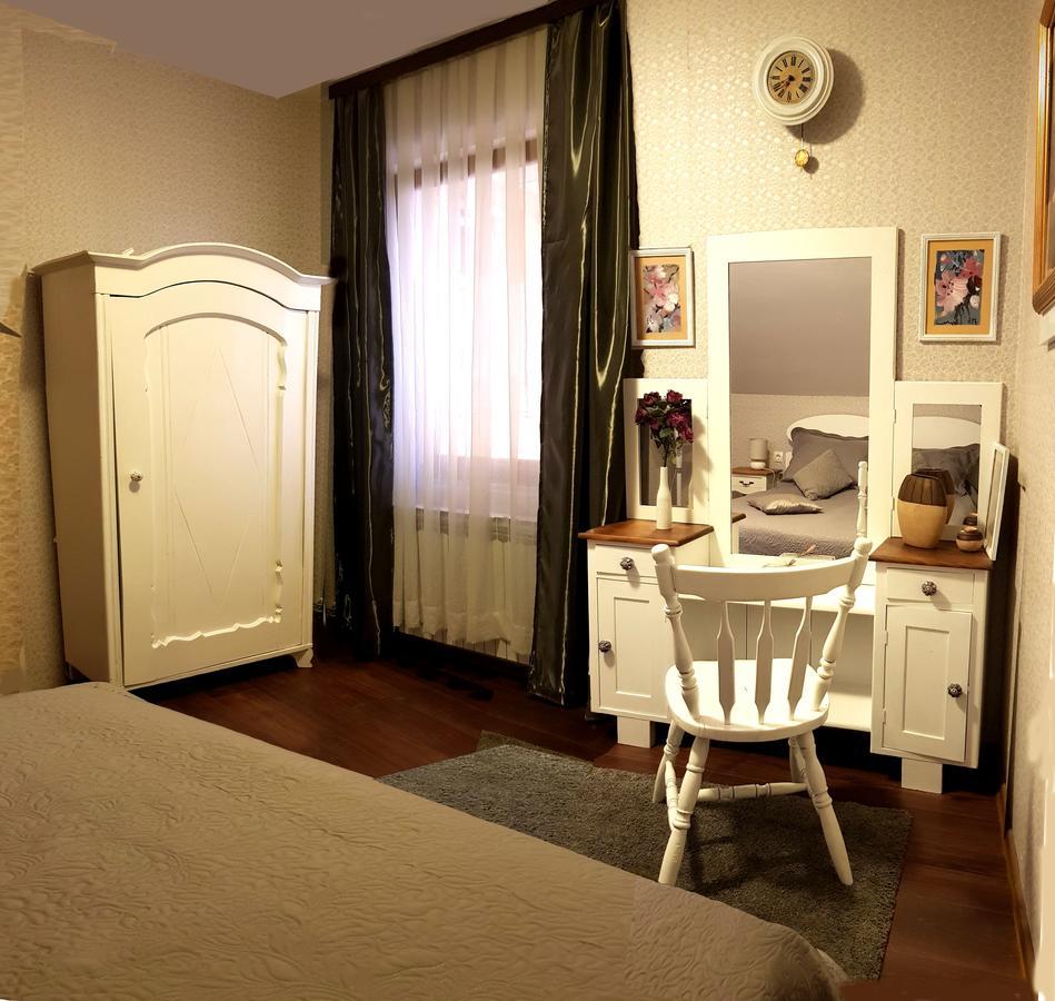 Villa Lucia - Apartments&Rooms Slavonski Brod Buitenkant foto